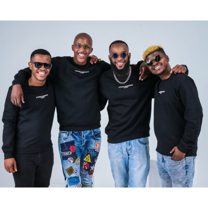 Uyama nomuntu uJesu Black Sweater